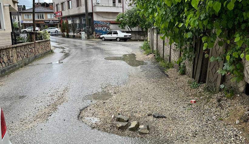 bozuk-yol-tepkisine-baskandan-kulak-asmiyoruz-yanitiq0vzd3vzk1