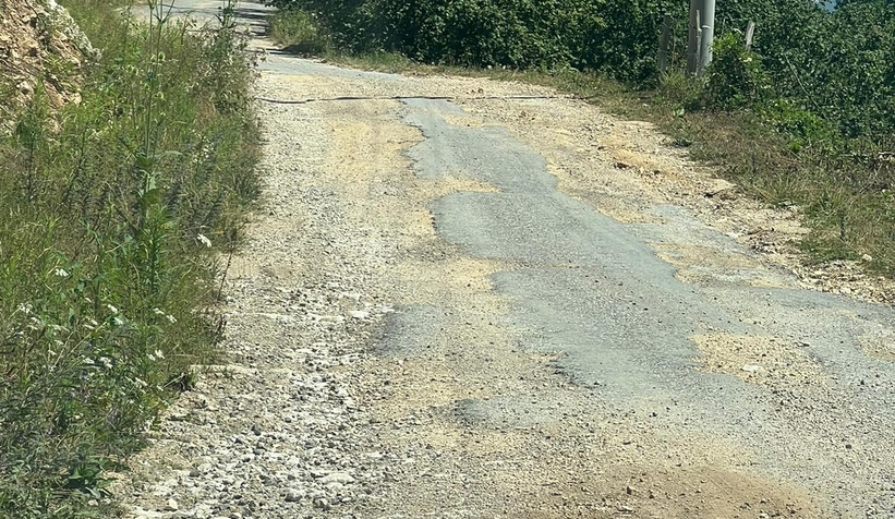bozuk-yol-vatandaslari-isyan-ettirdi-belediyeden-cozum-bekliyoruznzz2m0d0nl