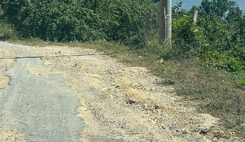 bozuk-yol-vatandaslari-isyan-ettirdi-belediyeden-cozum-bekliyoruznzz2m0d0nl