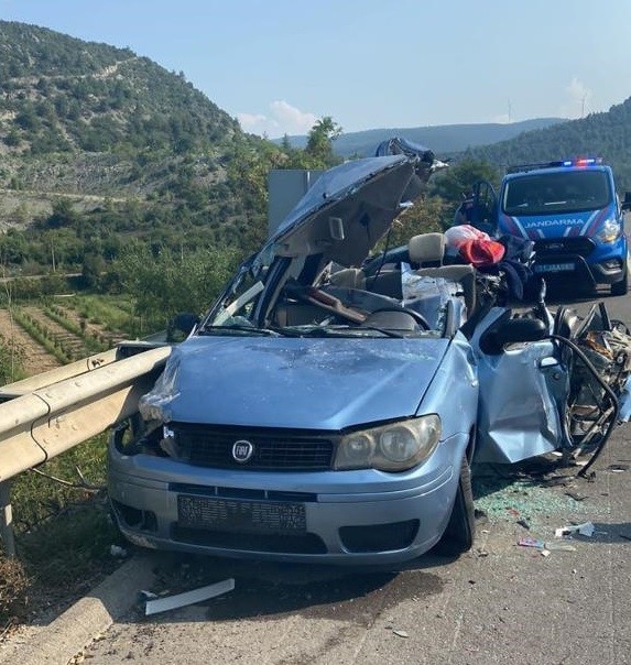 bu-aractan-5-kisi-yarali-ciktidujdu3gyej