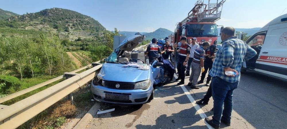 bu-aractan-5-kisi-yarali-ciktidujdu3gyej