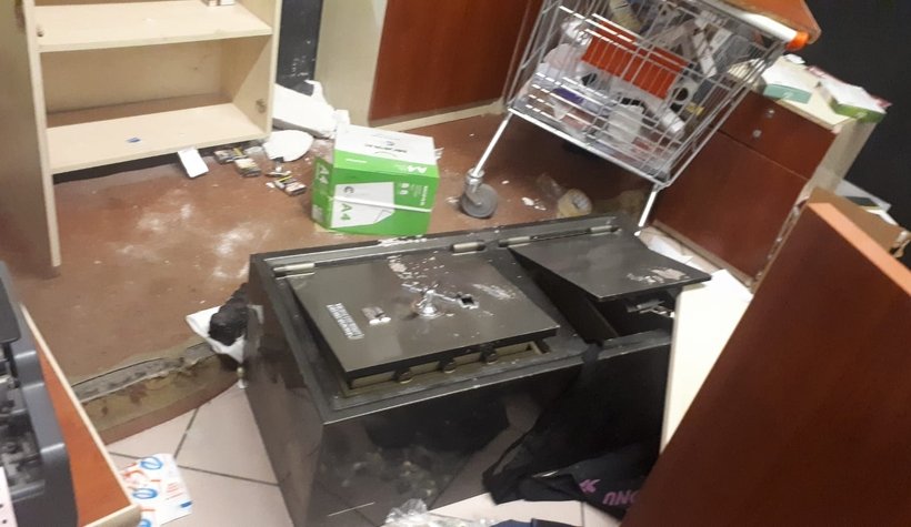 Bu delikten girip 45 bin lira çaldı