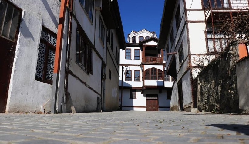 Bu evler görenleri tarihi yolculuğa çıkarıyor