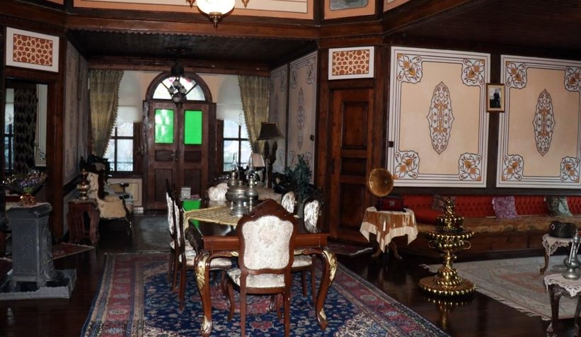 Bu evler görenleri tarihi yolculuğa çıkarıyor