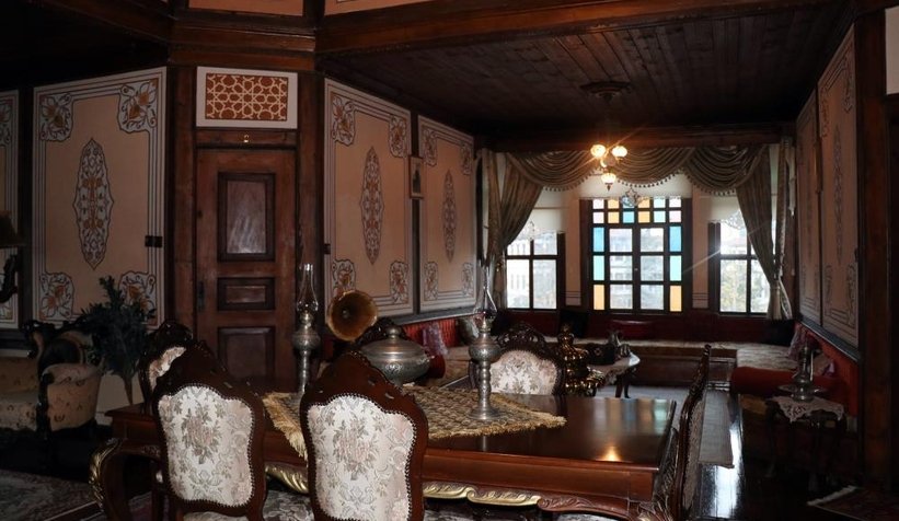 Bu evler görenleri tarihi yolculuğa çıkarıyor
