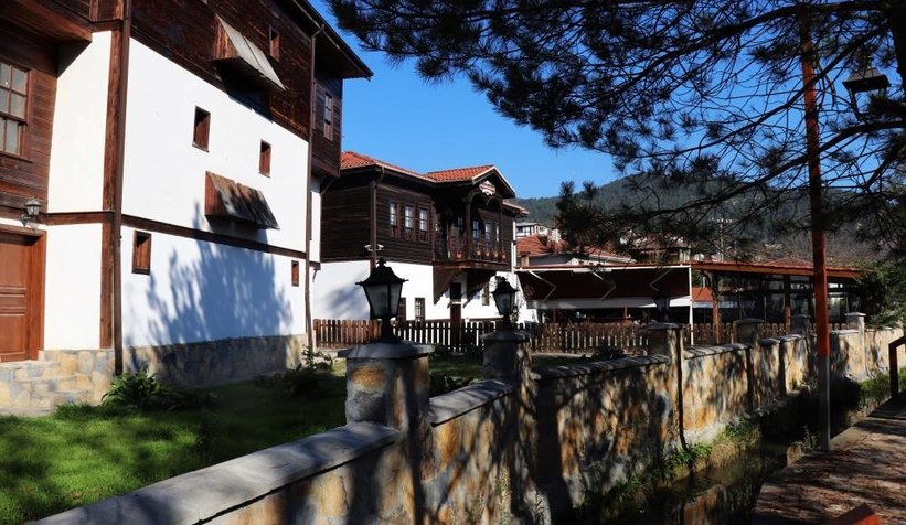 Bu evler görenleri tarihi yolculuğa çıkarıyor