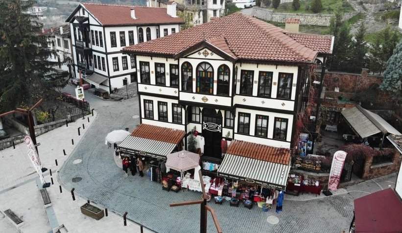 Bu evler görenleri tarihi yolculuğa çıkarıyor