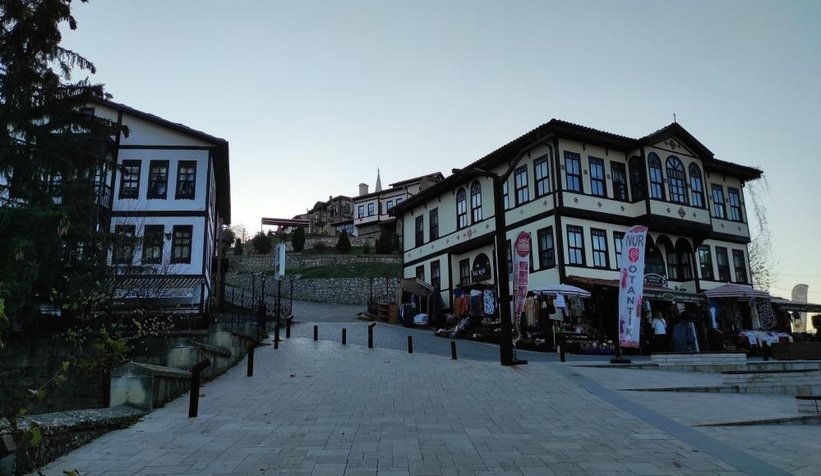 Bu evler görenleri tarihi yolculuğa çıkarıyor