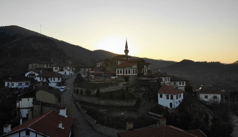 Bu evler görenleri tarihi yolculuğa çıkarıyor