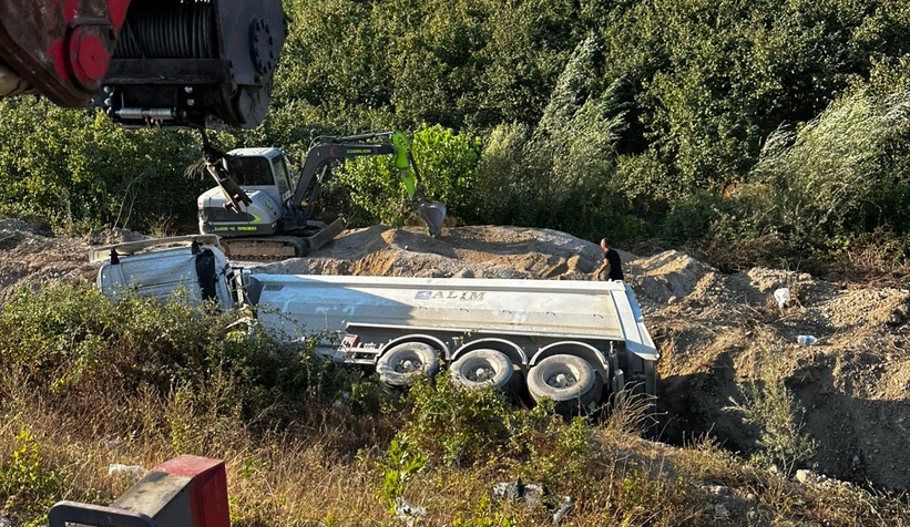 bu-kazada-surucunun-burnu-bile-kanamadimurltfhqwn