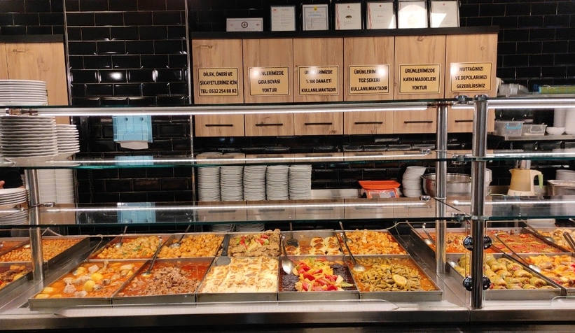 Bu lokantada bir tabak yemek fiyatına 5 çeşit yemek satılıyor