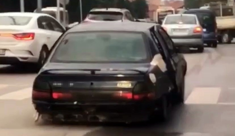 bu-otomobili-trafikte-gorenler-donup-bir-daha-bakiyoruw96vtvonj