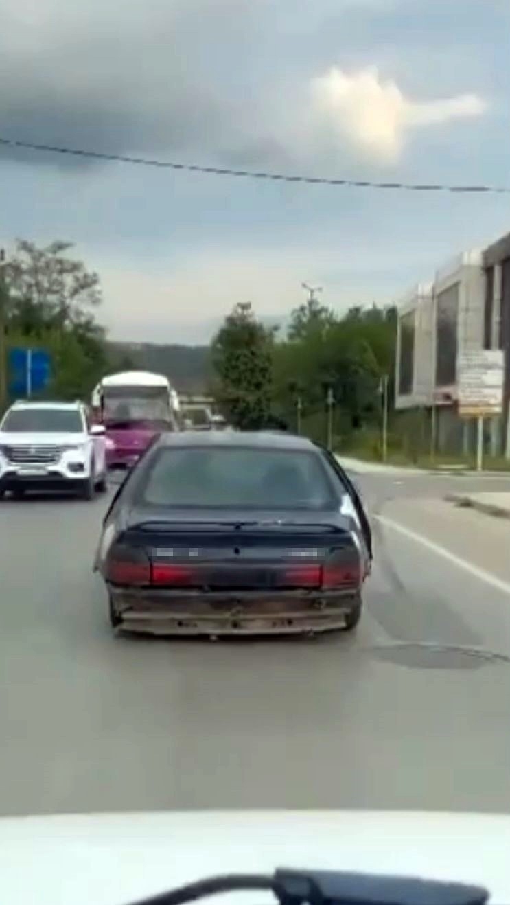 bu-otomobili-trafikte-gorenler-donup-bir-daha-bakiyoruw96vtvonj