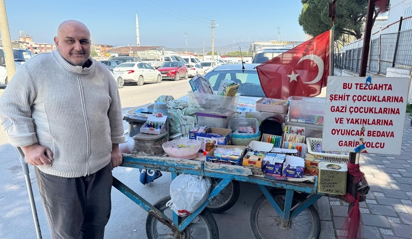 Bu tezgahta şehit ve gazi çocuklarına oyuncaklar bedava