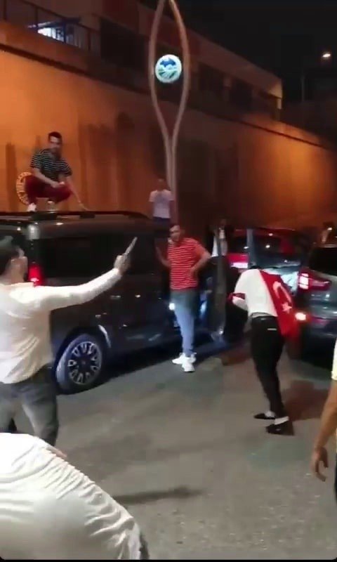 Bulun bu magandaları Yolu kapatıp korku saçtılar