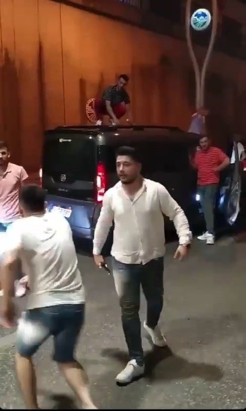 Bulun bu magandaları Yolu kapatıp korku saçtılar