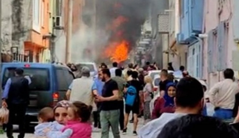Bursa'da uçak evlerin arasına düştü: 2 ölü