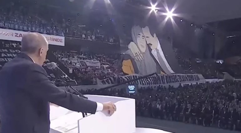 buyuk-kongrede-duygusal-anlar-cumhurbaskani-erdogan-ve-annesinin-koreografi-gosterisi-yapildidjhvdupot0