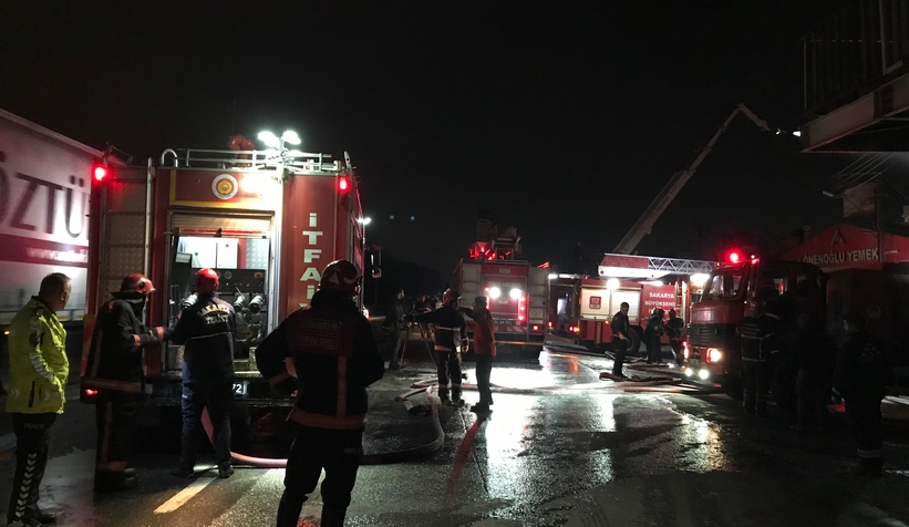 Kauçuk fabrikası ve 4 iş yeri yandı