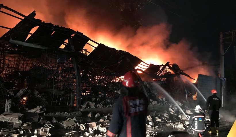 Kauçuk fabrikası ve 4 iş yeri yandı