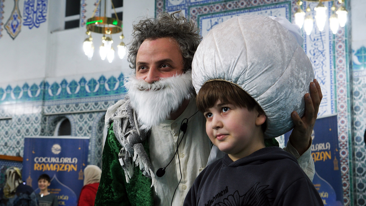 Büyükşehir, 16 ilçede 6 bin çocuğu Ramazan sevinciyle buluşturdu