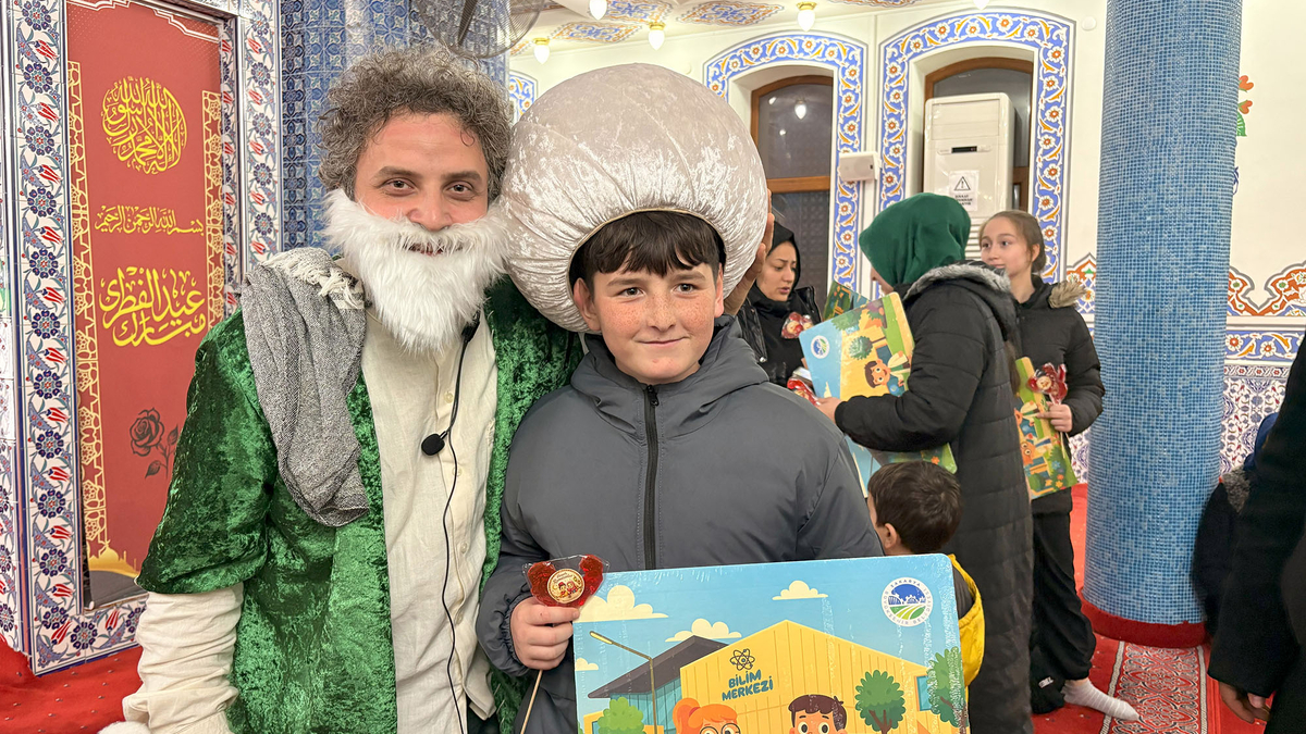 Büyükşehir, 16 ilçede 6 bin çocuğu Ramazan sevinciyle buluşturdu