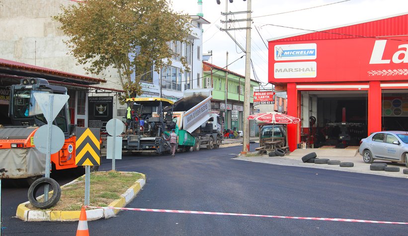 Büyükşehir, 3 ilçede  asfalta başladı