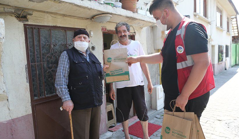 Büyükşehir 8 milyon maske dağıttı