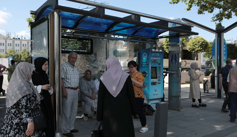 Büyükşehir akıllı durakları devreye aldı
