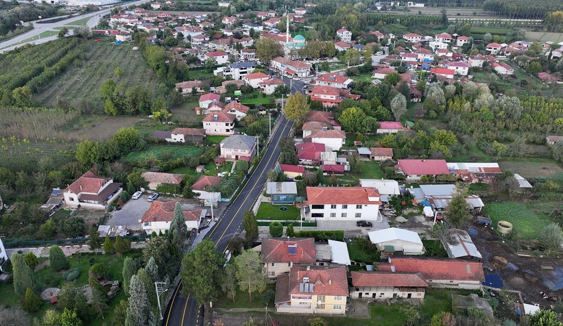 buyuksehir-akyazi-da-14-mahalle-yolunu-asfaltladi-baskan-alemdar-a-hizmet-tesekkuruzitxqkhmns