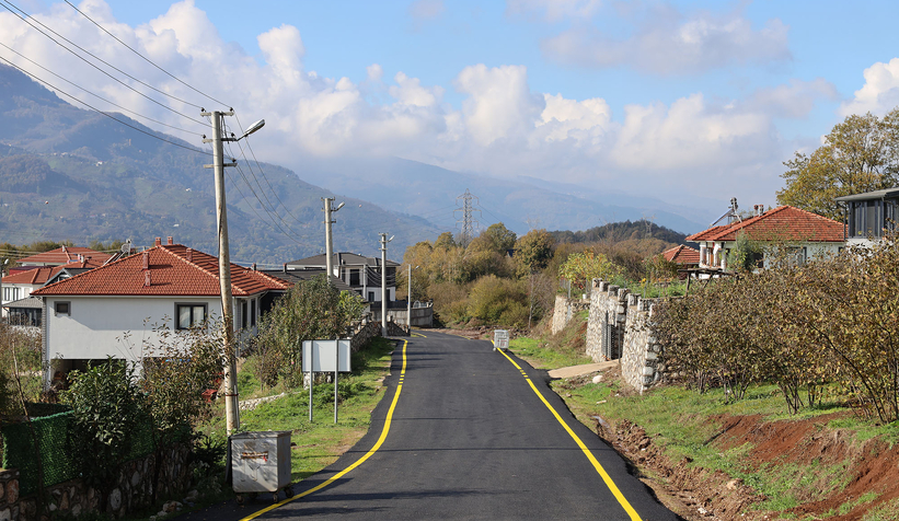 buyuksehir-akyazi-da-14-mahalle-yolunu-asfaltladi-baskan-alemdar-a-hizmet-tesekkuruzitxqkhmns