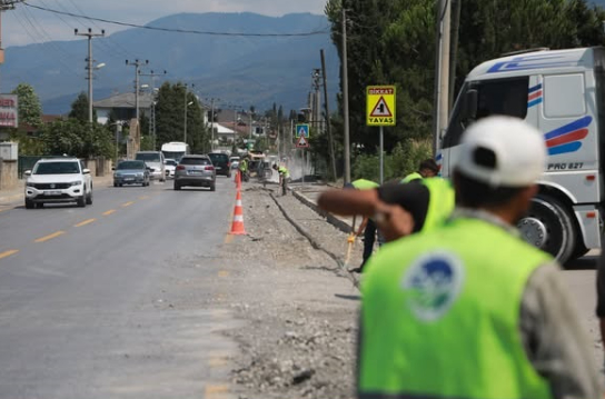 Büyükşehir Akyazı'ya fiber alt yapı döşüyor; 5G hızında internet