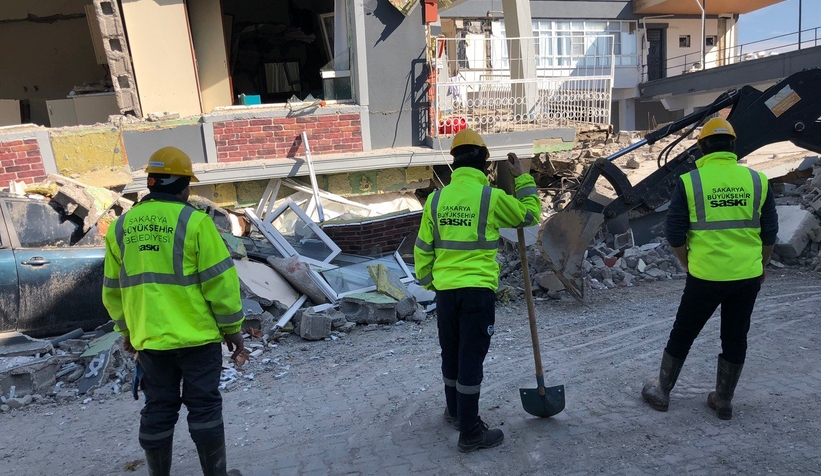 buyuksehir-altyapi-hizmetlerini-deprem-bolgesinde-surduruyorvlu4cml5m3