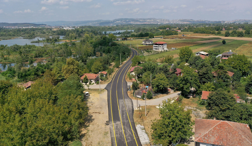 Büyükşehir Arifiye’de 7 mahallenin yolunu tablo gibi işledi