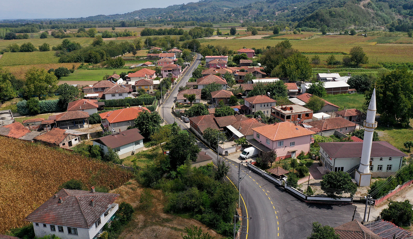 Büyükşehir Arifiye’de 7 mahallenin yolunu tablo gibi işledi