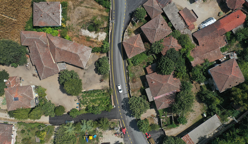 Büyükşehir Arifiye’de 7 mahallenin yolunu tablo gibi işledi