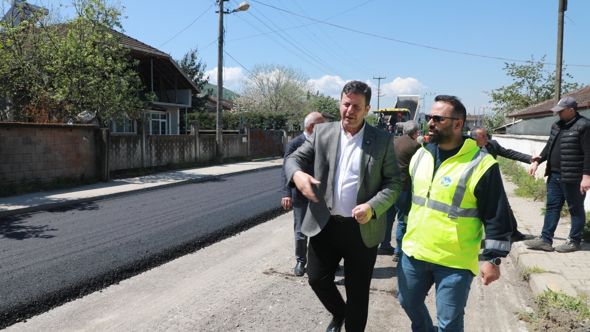 Büyükşehir asfalt sezonunu Akyazı’da açtı