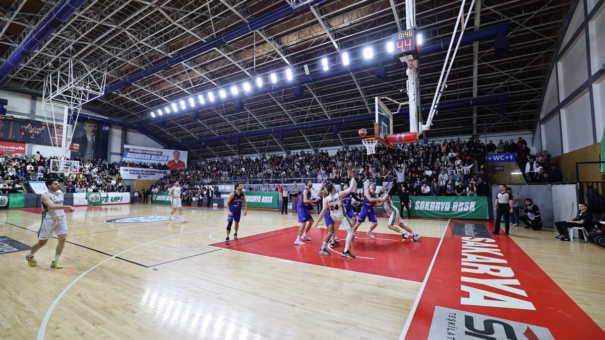 Büyükşehir basketbol yarı final serisine galibiyetle başladı