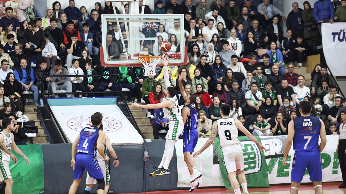 Büyükşehir basketbol yarı final serisine galibiyetle başladı