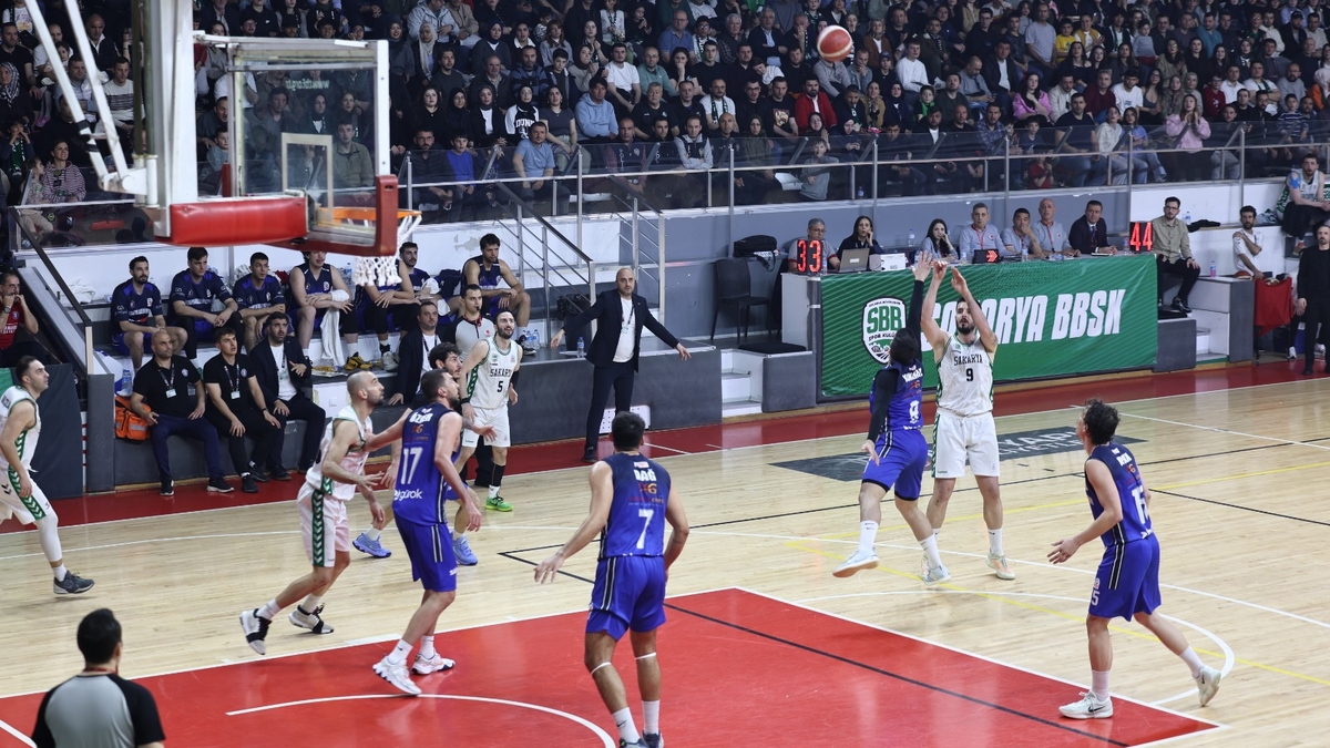 Büyükşehir basketbol yarı final serisine galibiyetle başladı