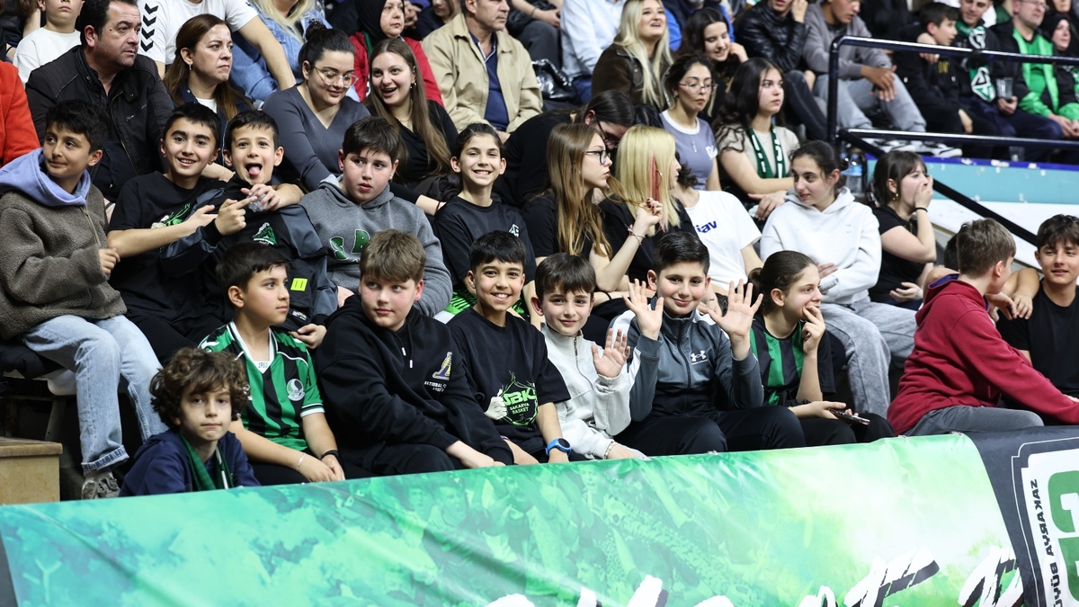 Büyükşehir basketbol yarı final serisine galibiyetle başladı