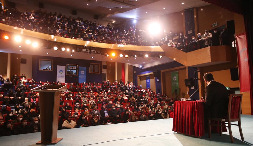 Büyükşehir Belediyesi düzenlediği konferansla Hz. Mevlana’yı andı