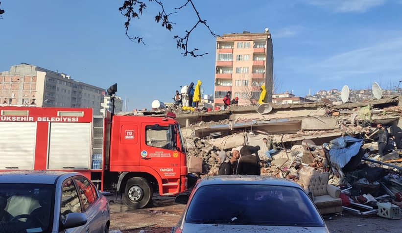 buyuksehir-belediyesi-tum-ekipleriyle-afet-bolgesindewutnd3hyed