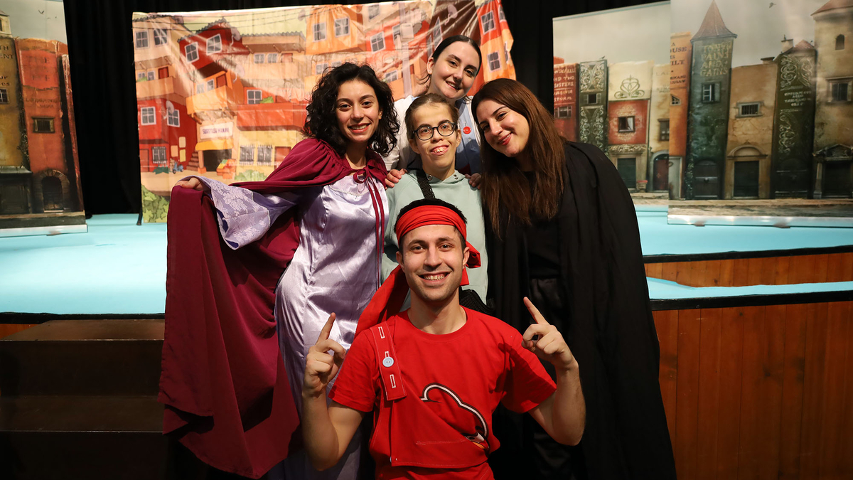 Büyükşehir bin 500 çocuğu tiyatroyla buluşturdu