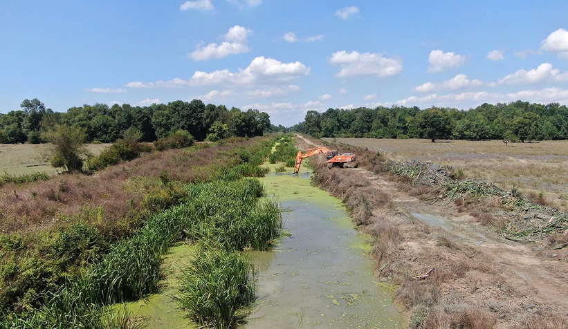 Büyükşehir çiftçinin alın terini ve toprağın bereketini koruyor