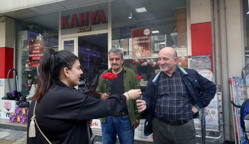 Büyükşehir ekiplerinden vatandaşlara bayram tebriği
