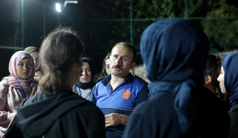 Büyükşehir gençlere ateşe müdahaleyi öğretti