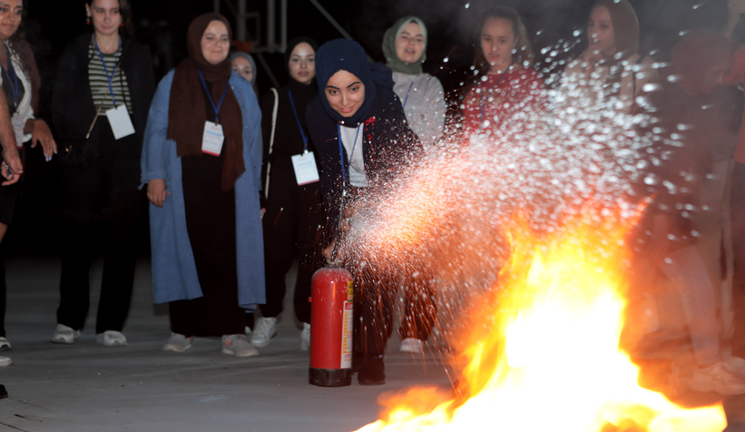 Büyükşehir gençlere ateşe müdahaleyi öğretti