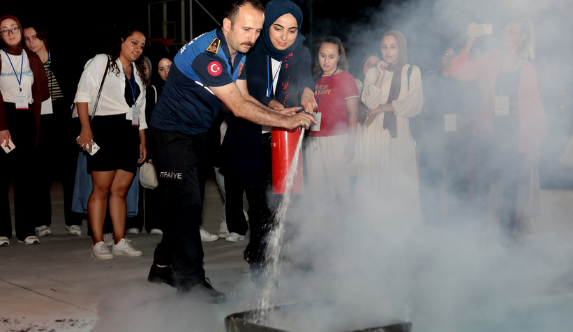 Büyükşehir gençlere ateşe müdahaleyi öğretti
