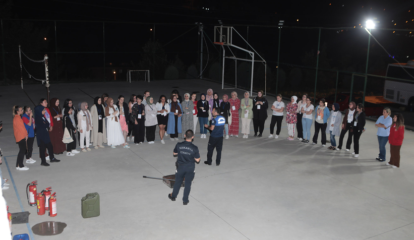 Büyükşehir gençlere ateşe müdahaleyi öğretti